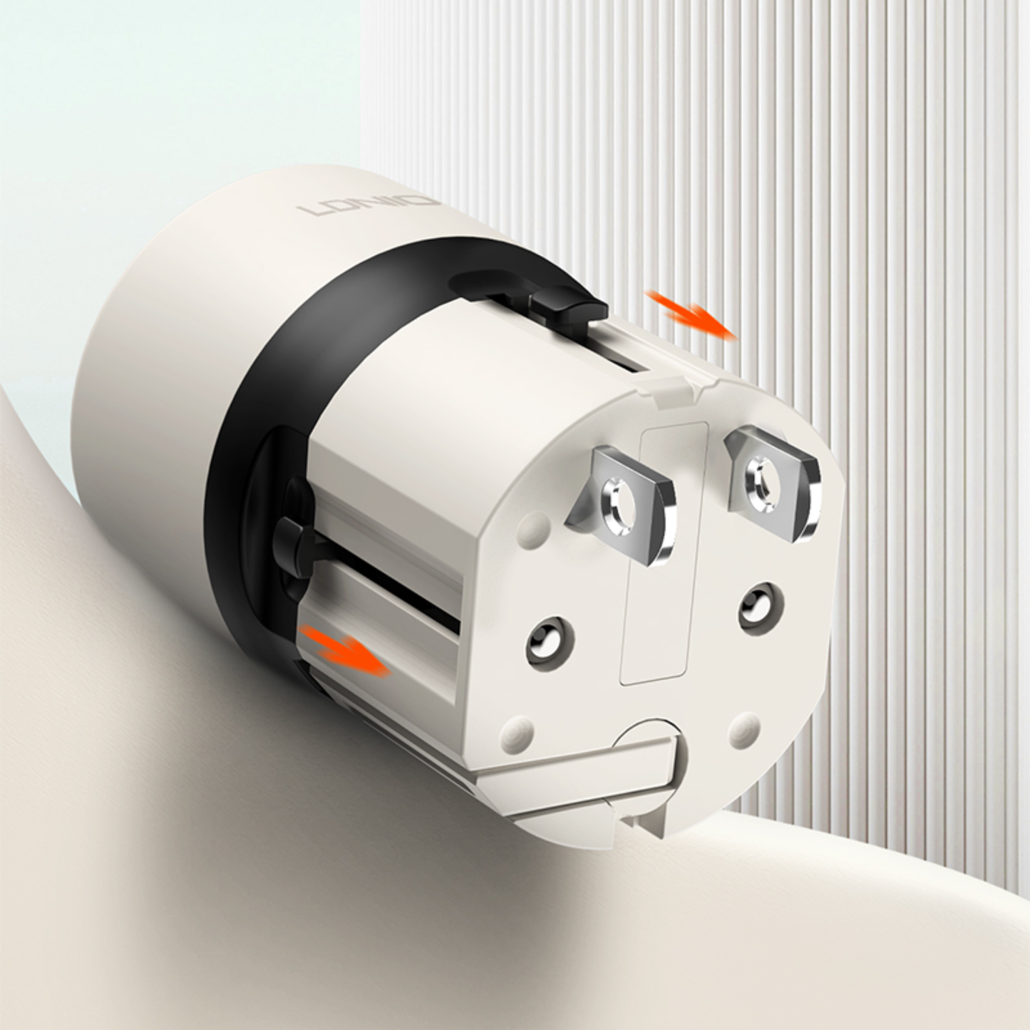 شاحن سفر عالمي  قدرة 30 واط بتقنية GaN مع منفذي USB-C + USB-A