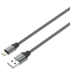 کەیبڵێکی بارگاویکردنی خێرا (2.4 ئەمپێر) بە درێژیی 1 مەتر (USB-A بۆ LIGHTING)، دروستکراو لە ماددەی TPE ی بەهێز و دژە چەمانەوە، بۆ بارگاویکردن و گواستنەوەی داتا.