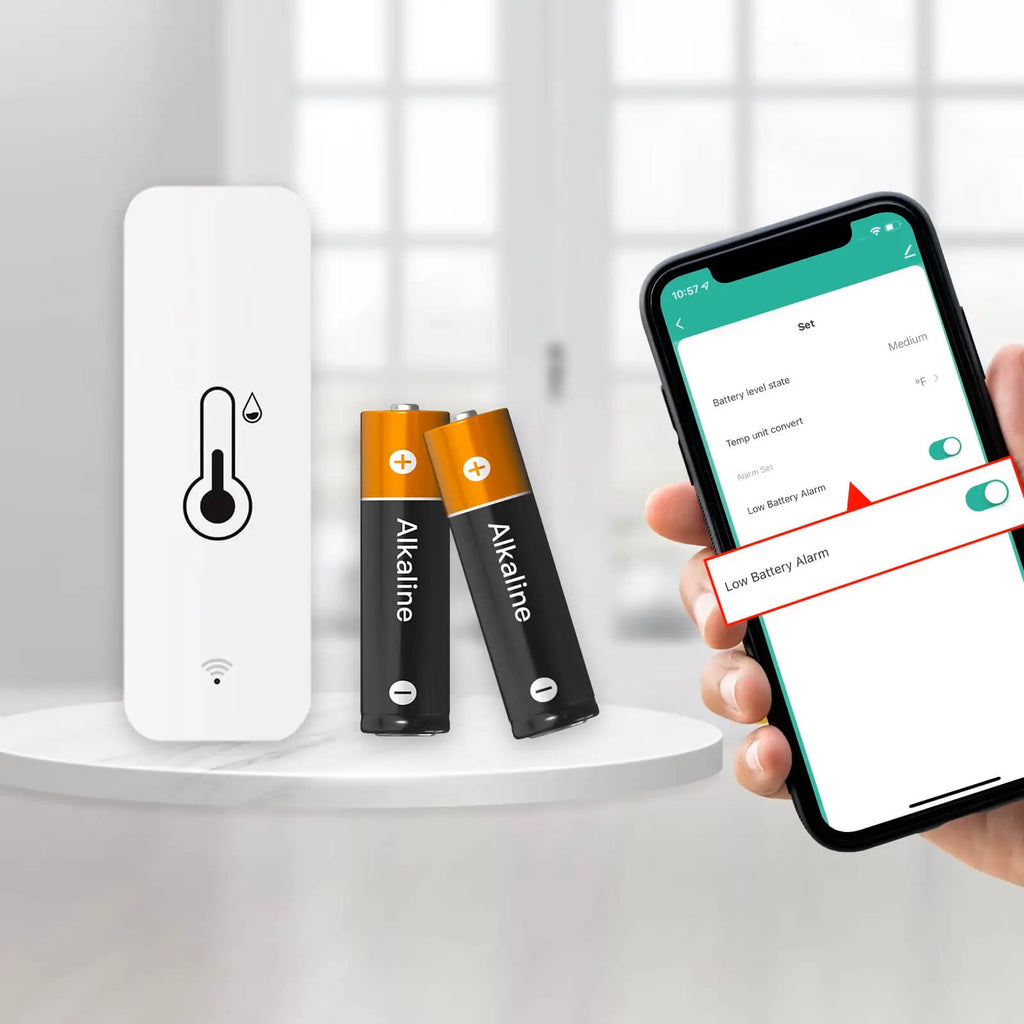 حساس MOES WSS-FL-TH-A وإعدادات مستوى البطارية ووحدة الحرارة وتنبيه انخفاض البطارية؛ البطاريات للتوضيح.