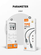 کەیبڵێکی بارگاویکردنی خێرا (2.4 ئەمپێر) بە درێژیی 1 مەتر (USB-A بۆ LIGHTING)، دروستکراو لە ماددەی TPE ی بەهێز و دژە چەمانەوە، بۆ بارگاویکردن و گواستنەوەی داتا.