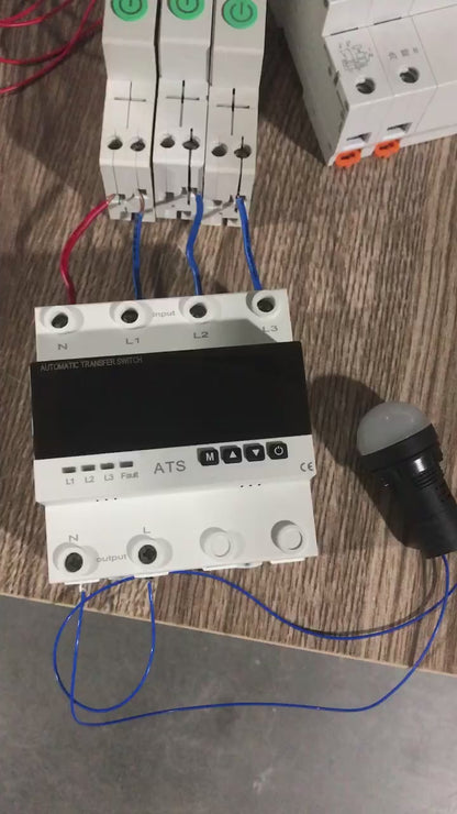 مفتاح تحويل ذكي أوتوماتيكي (ATS) ثلاثي الخطوط مع حماية من زيادة/نقصان الجهد والتيار ياتي مزود ب٥ شاشات عرض- 63A / 100A