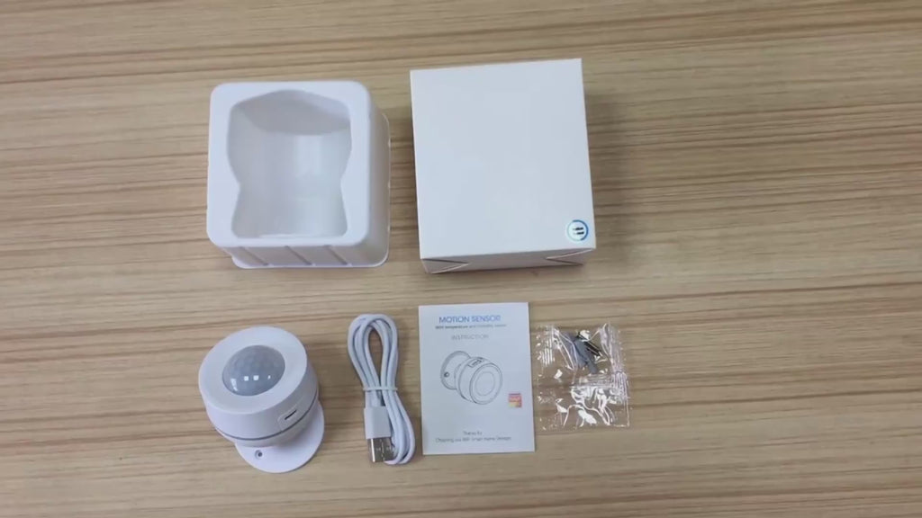هەستەوەرێکی زیرەکی جووڵە، پلەی گەرمی و شێ (WIFI) (بە دوو پاتری CR123A یان USB) کاردەکات بە سیستەمی تویا یان سمارت لایف