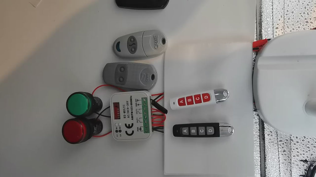 کۆپی‌کەری ڕیمۆتی RF433، چوار دوگمەیی، بەکاردێت بۆ کۆپیکردنی ڕیمۆتی دەرگای گەراج و هتد بەشێوەی سەربەخۆ.