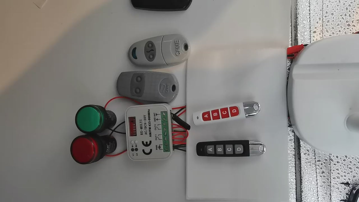 کۆپی‌کەری ڕیمۆتی RF433، چوار دوگمەیی، بەکاردێت بۆ کۆپیکردنی ڕیمۆتی دەرگای گەراج و هتد بەشێوەی سەربەخۆ.